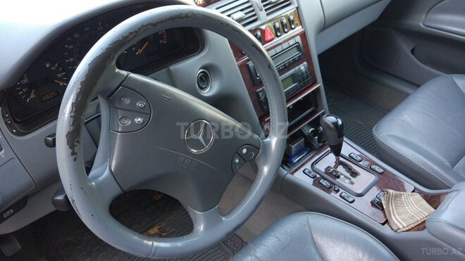 Mercedes E 320 2001, 406,930 km - 3.2 l - Xudat