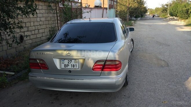 Mercedes E 320 2001, 406,930 km - 3.2 l - Xudat
