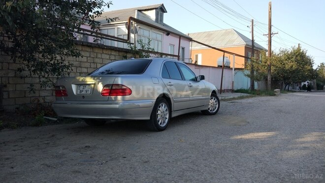 Mercedes E 320 2001, 406,930 km - 3.2 l - Xudat