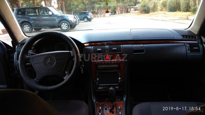 Mercedes E 240 1999, 245,000 km - 2.4 l - Sumqayıt