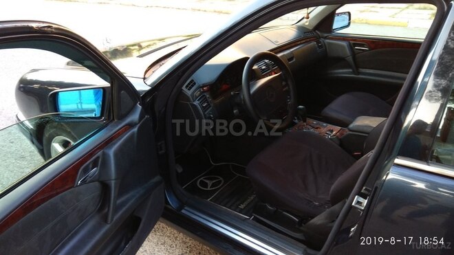 Mercedes E 240 1999, 245,000 km - 2.4 l - Sumqayıt