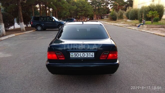 Mercedes E 240 1999, 245,000 km - 2.4 l - Sumqayıt