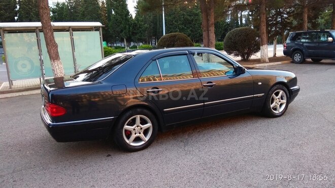 Mercedes E 240 1999, 245,000 km - 2.4 l - Sumqayıt
