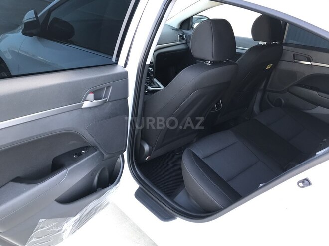 Hyundai Elantra 2018, 15,000 km - 2.0 л - Bakı