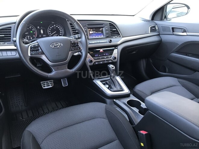 Hyundai Elantra 2018, 15,000 km - 2.0 л - Bakı
