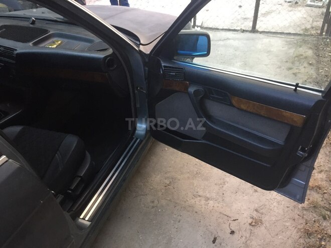 BMW 525 1989, 323,000 km - 2.5 l - Bakı