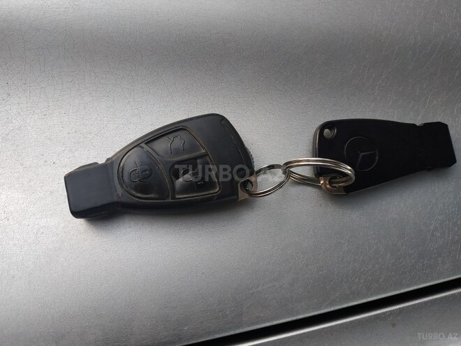Mercedes C 240 2000, 260,000 km - 2.4 л - Bakı