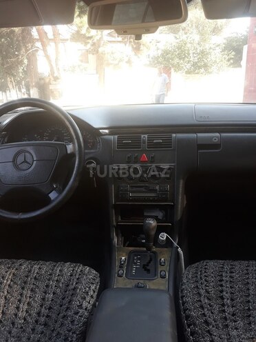 Mercedes E 230 1996, 28,800 km - 2.3 l - Bakı