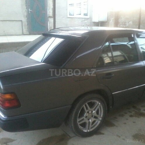 Mercedes E 260 1989, 200,000 km - 2.6 l - Bakı