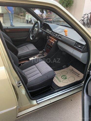 Mercedes E 230 1986, 430,000 km - 2.3 l - Bakı