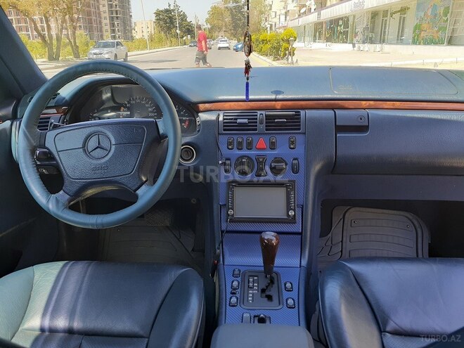 Mercedes E 240 1998, 300,000 km - 2.4 l - Bakı