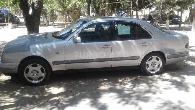 Mercedes E 220 1996, 325,185 km - 2.2 л - Bakı