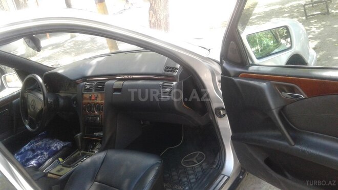 Mercedes E 220 1996, 325,185 km - 2.2 л - Bakı