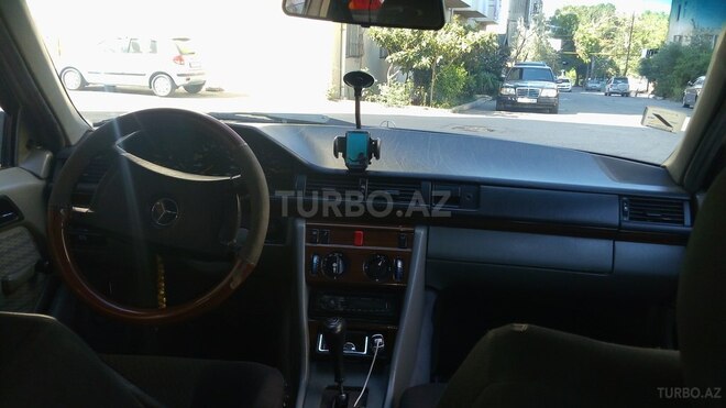 Mercedes E 250 1990, 333,333 km - 2.5 л - Bakı