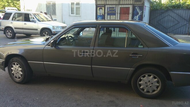 Mercedes E 250 1990, 333,333 km - 2.5 л - Bakı