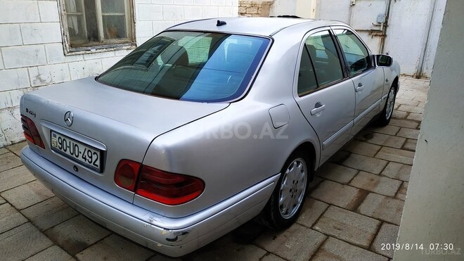 Mercedes E 220 1999, 330,000 km - 2.2 л - Bakı