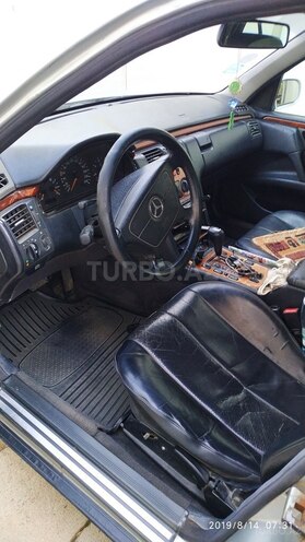 Mercedes E 220 1999, 330,000 km - 2.2 л - Bakı