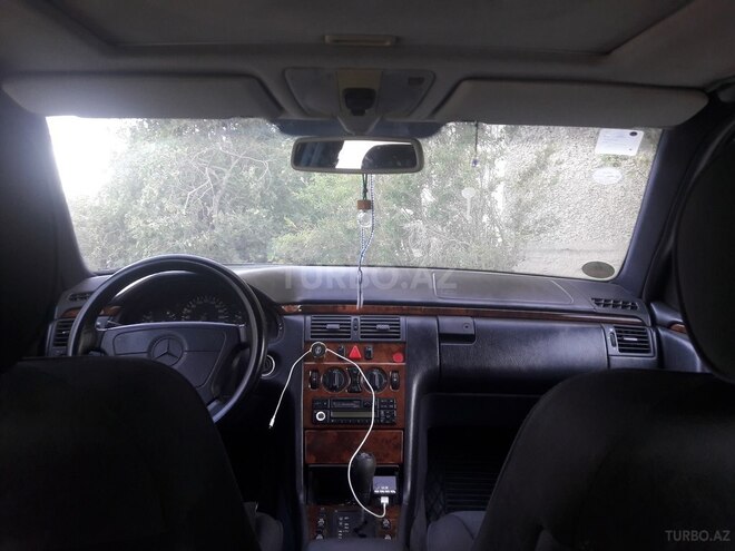 Mercedes E 200 1998, 288,000 km - 2.0 l - Bakı