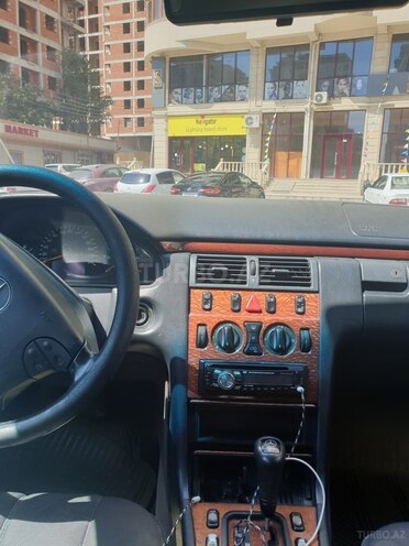 Mercedes E 220 1999, 355,000 km - 2.2 l - Bakı