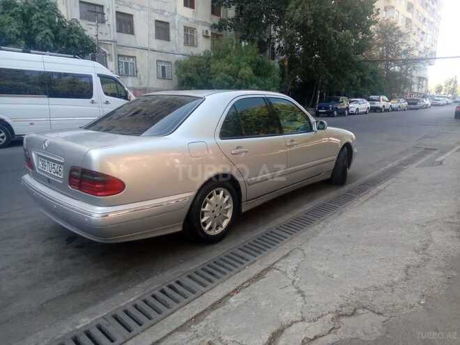Mercedes E 220 2000, 327,000 km - 2.2 l - Bakı