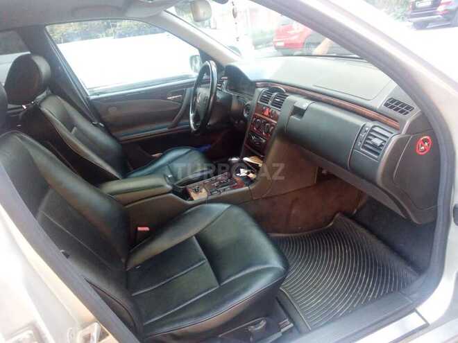 Mercedes E 220 2000, 327,000 km - 2.2 l - Bakı