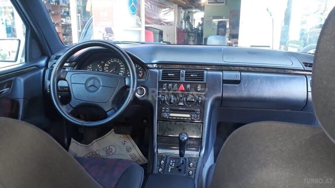 Mercedes E 240 1999, 231,200 km - 2.4 l - Bakı