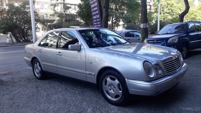 Mercedes E 240 1999, 231,200 km - 2.4 l - Bakı