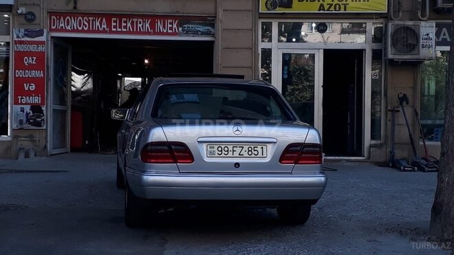 Mercedes E 240 1999, 231,200 km - 2.4 l - Bakı