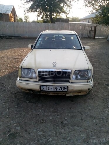 Mercedes E 250 1995, 270,000 km - 2.5 l - Masallı