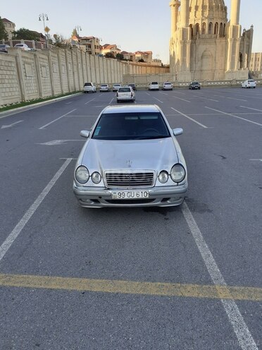 Mercedes E 220 1999, 687,000 km - 2.2 л - Bakı