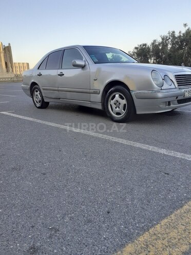 Mercedes E 220 1999, 687,000 km - 2.2 л - Bakı