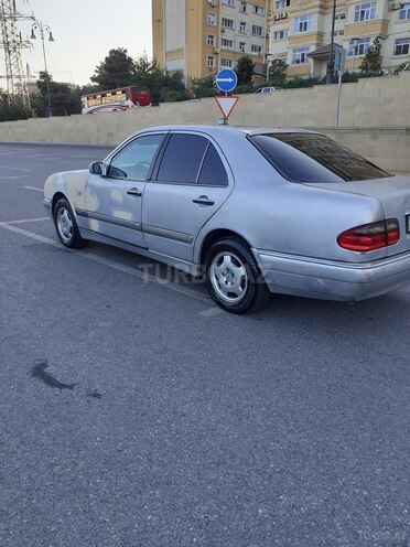 Mercedes E 220 1999, 687,000 km - 2.2 л - Bakı