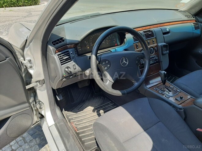 Mercedes E 240 2001, 315,000 km - 2.6 l - Bakı
