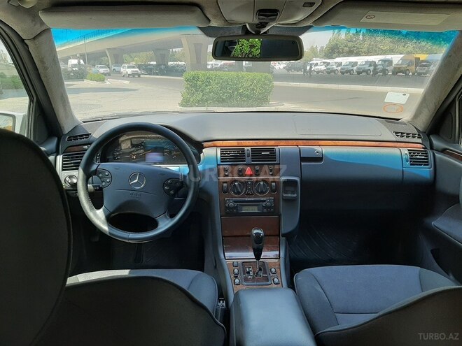 Mercedes E 240 2001, 315,000 km - 2.6 l - Bakı