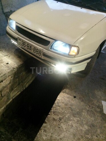 Volkswagen Polo 1995, 145,000 km - 1.8 l - Qəbələ