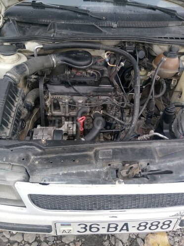 Volkswagen Polo 1995, 145,000 km - 1.8 l - Qəbələ