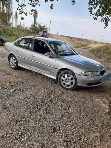 Opel Vectra 1999, 420,000 km - 1.8 l - Qazax