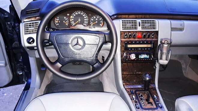 Mercedes E 240 1998, 185,000 km - 2.4 l - Bakı