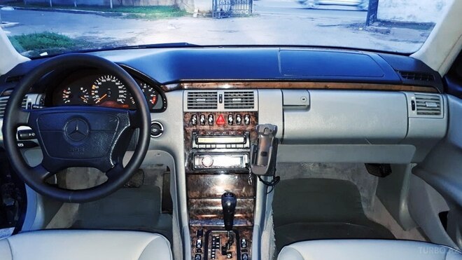 Mercedes E 240 1998, 185,000 km - 2.4 l - Bakı