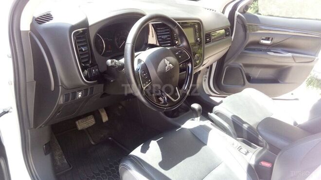 Mitsubishi Outlander 2016, 33,865 km - 2.4 л - Bakı