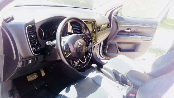 Mitsubishi Outlander 2016, 33,865 km - 2.4 л - Bakı