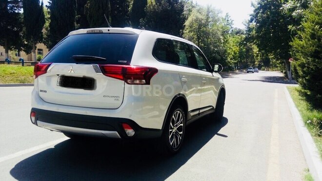 Mitsubishi Outlander 2016, 33,865 km - 2.4 л - Bakı