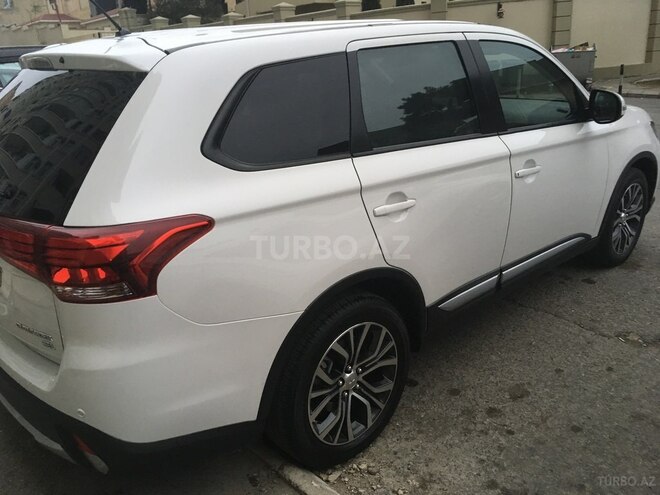 Mitsubishi Outlander 2016, 33,865 km - 2.4 л - Bakı