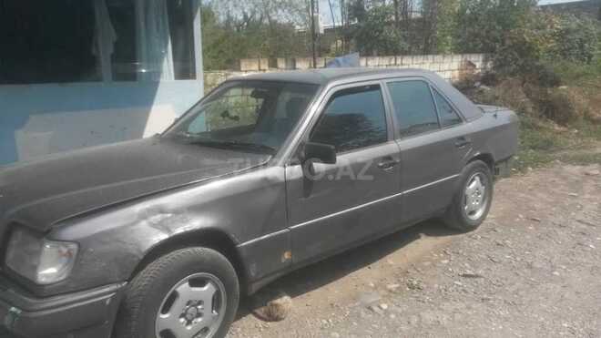 Mercedes E 220 1994, 500,000 km - 2.2 l - Quba