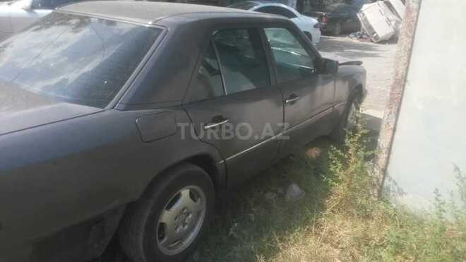 Mercedes E 220 1994, 500,000 km - 2.2 l - Quba