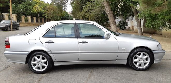 Mercedes C 220 2000, 250,483 km - 2.2 л - Bakı