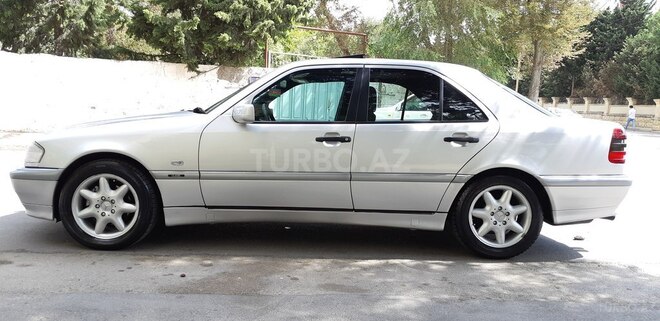 Mercedes C 220 2000, 250,483 km - 2.2 л - Bakı