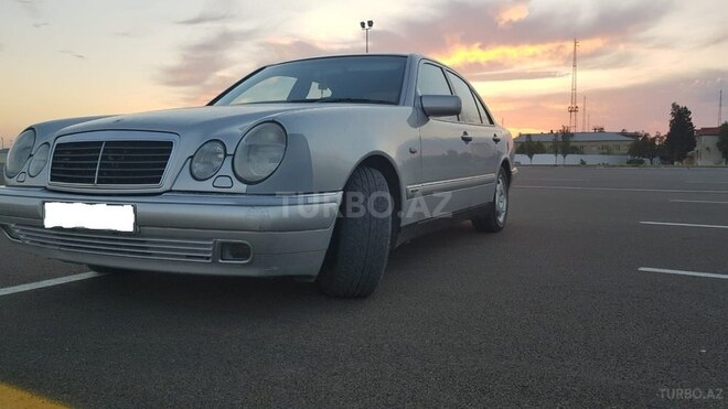 Mercedes E 240 1999, 148,000 km - 2.4 l - Bakı