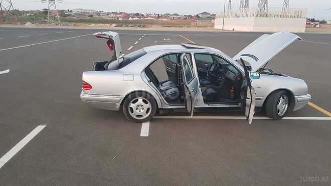 Mercedes E 240 1999, 148,000 km - 2.4 l - Bakı