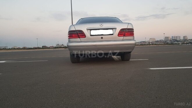 Mercedes E 240 1999, 148,000 km - 2.4 l - Bakı